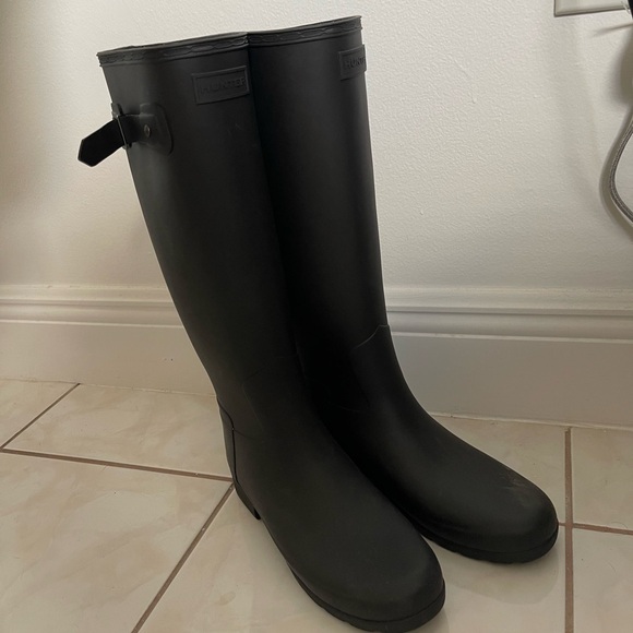 NEW Hunter Rain boots! - Picture 1 of 5